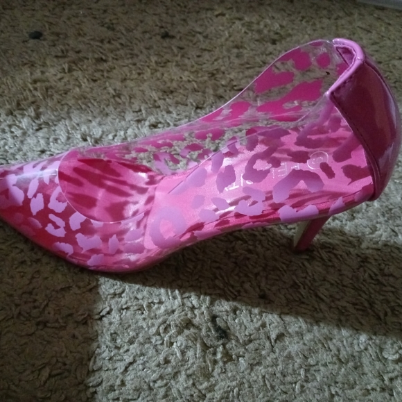 Pink Pumps - Picture 3 of 6